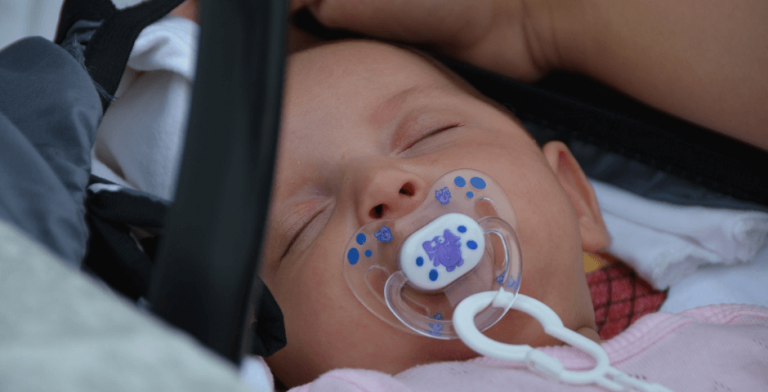7 Maneiras de Garantir Que Seu Bebê Durma Seguro
